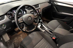 musta Skoda Octavia 2015 kuva 3.