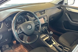 Valkoinen Skoda OCTAVIA 2015 kuva 3.