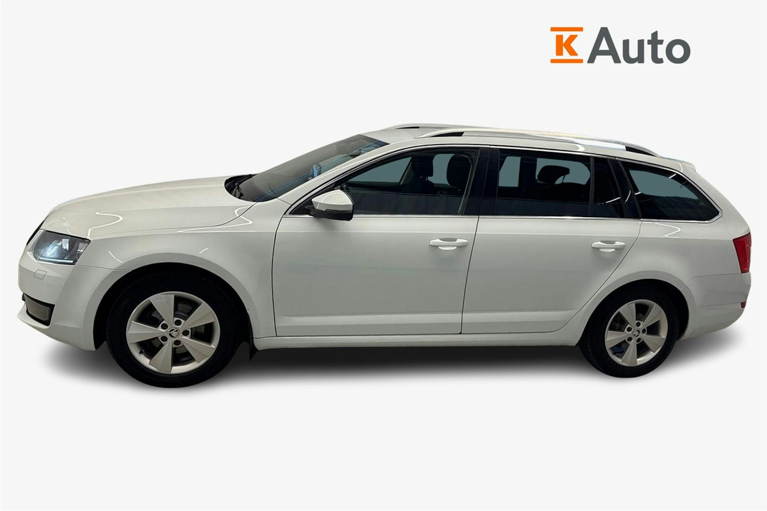 Valkoinen Skoda OCTAVIA 2015 kuva 5.