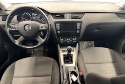 Valkoinen Skoda OCTAVIA 2015 kuva 7.