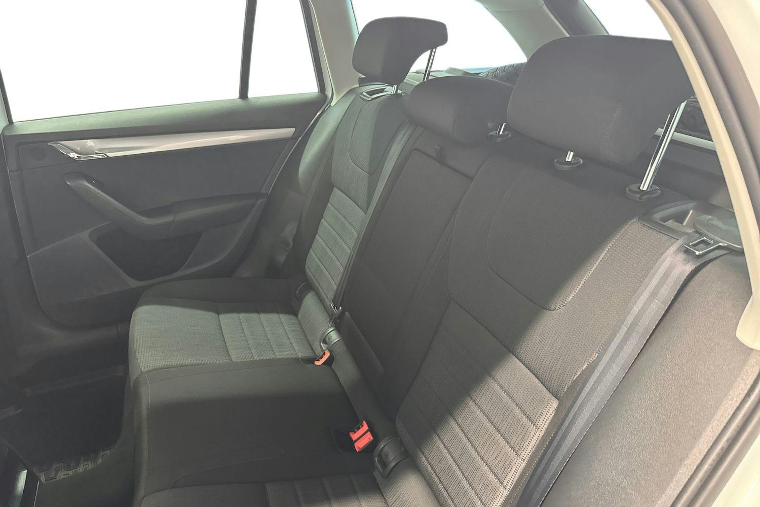 Valkoinen Skoda OCTAVIA 2015 kuva 8.