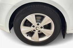 Valkoinen Skoda OCTAVIA 2015 kuva 9.