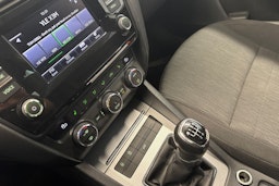Valkoinen Skoda OCTAVIA 2015 kuva 17.