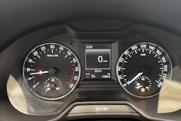 Valkoinen Skoda OCTAVIA 2015 kuva 18.