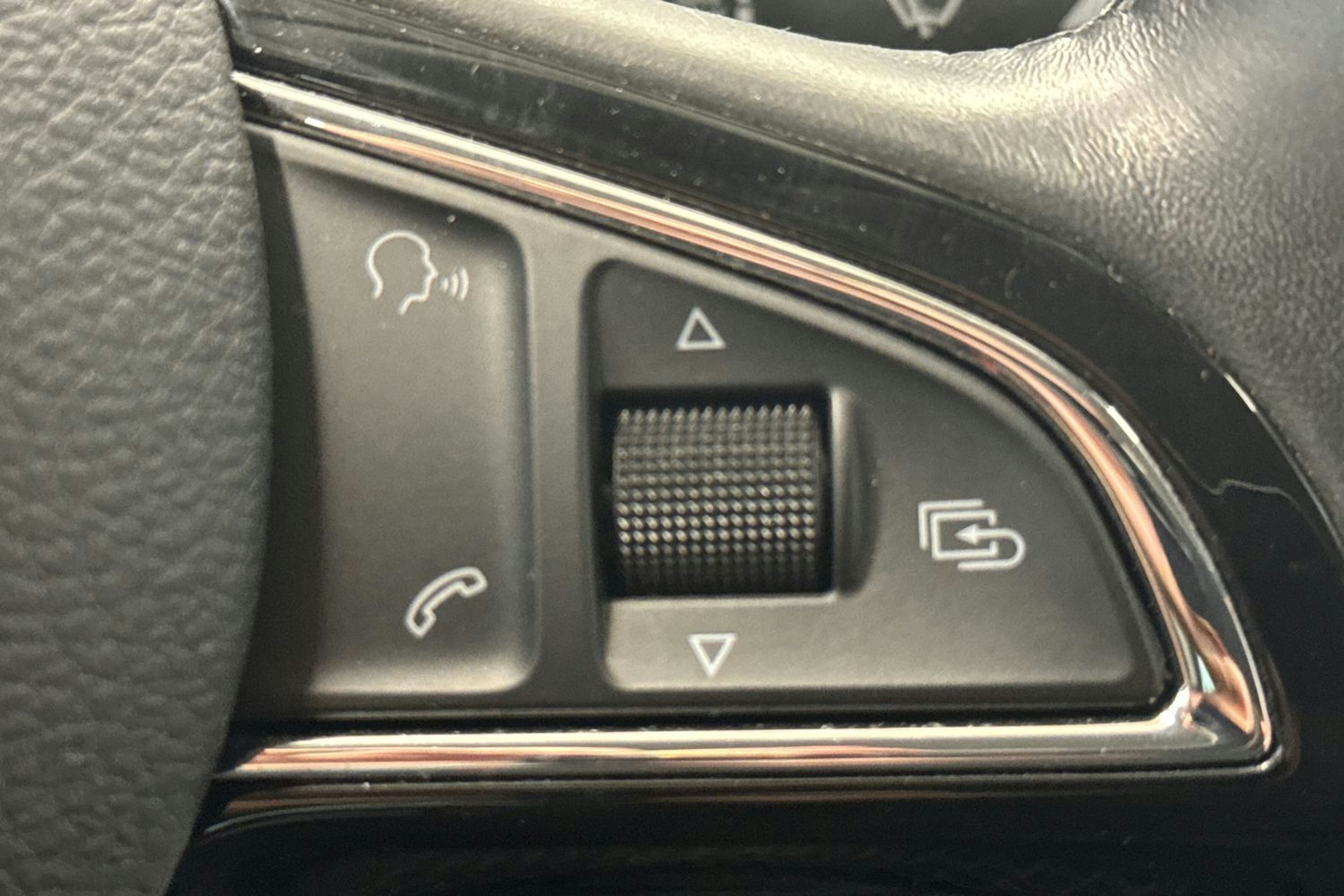 Valkoinen Skoda OCTAVIA 2015 kuva 23.