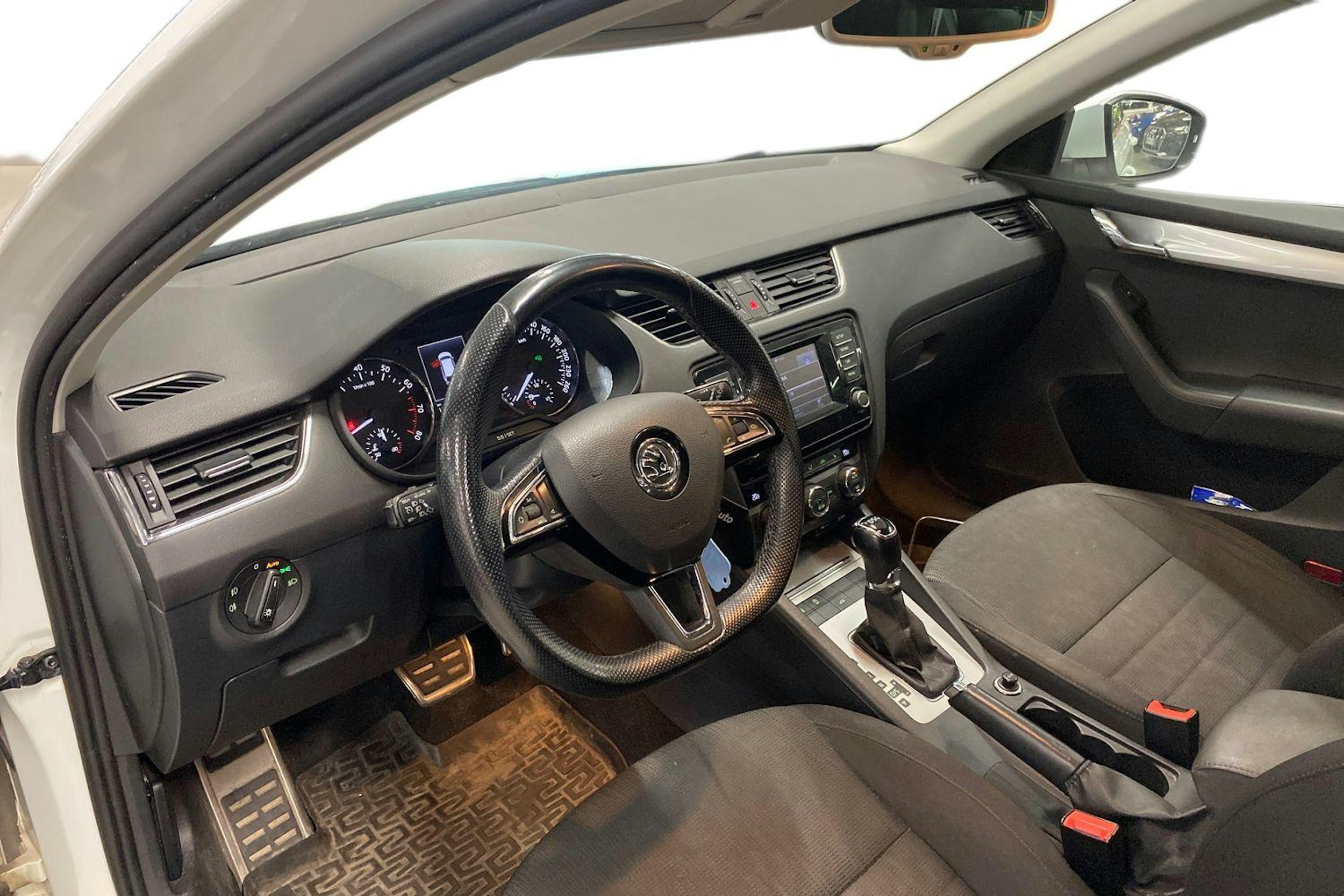 valkoinen Skoda Octavia 2015 kuva 3.