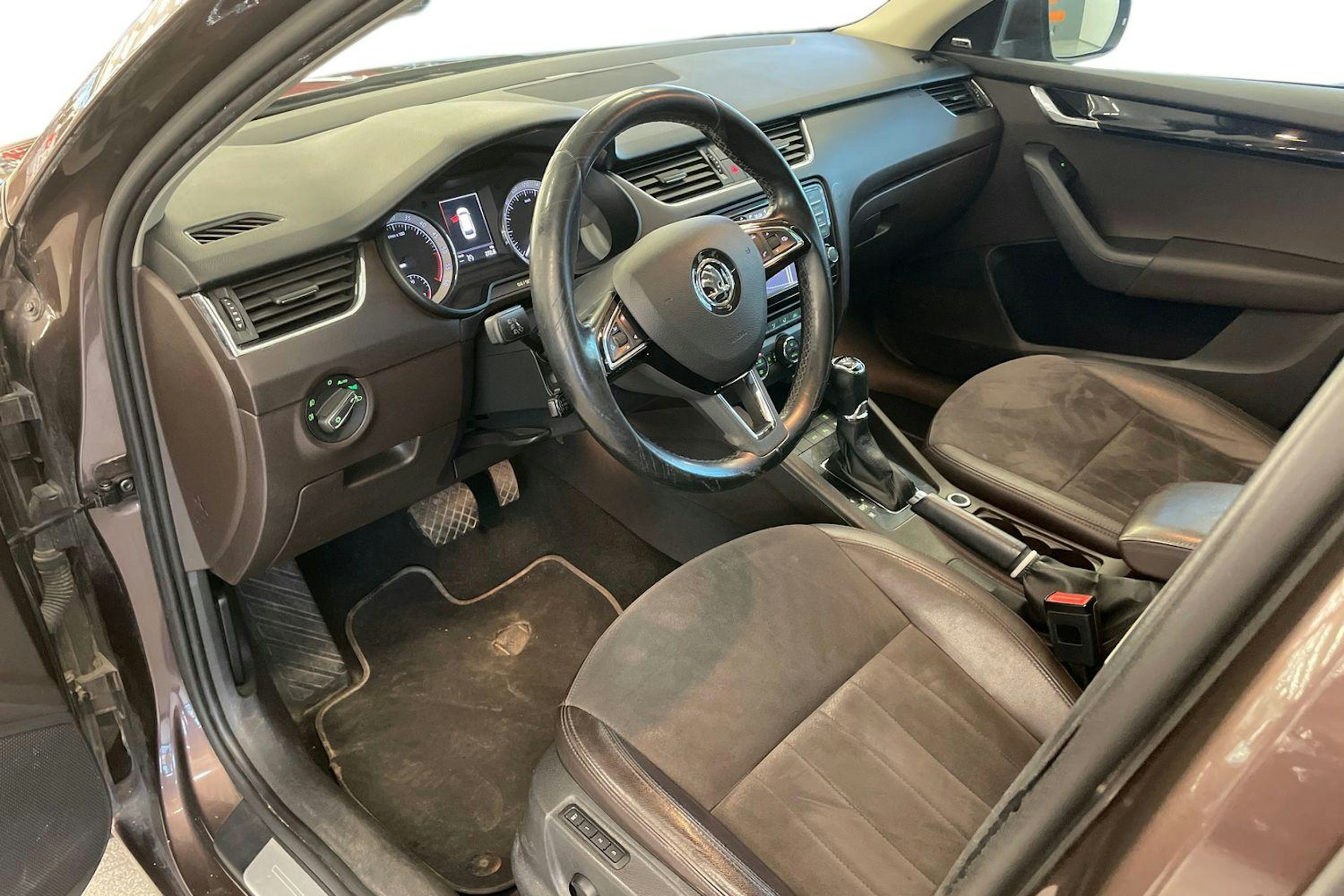 ruskea (beige) Skoda Octavia 2015 kuva 7.