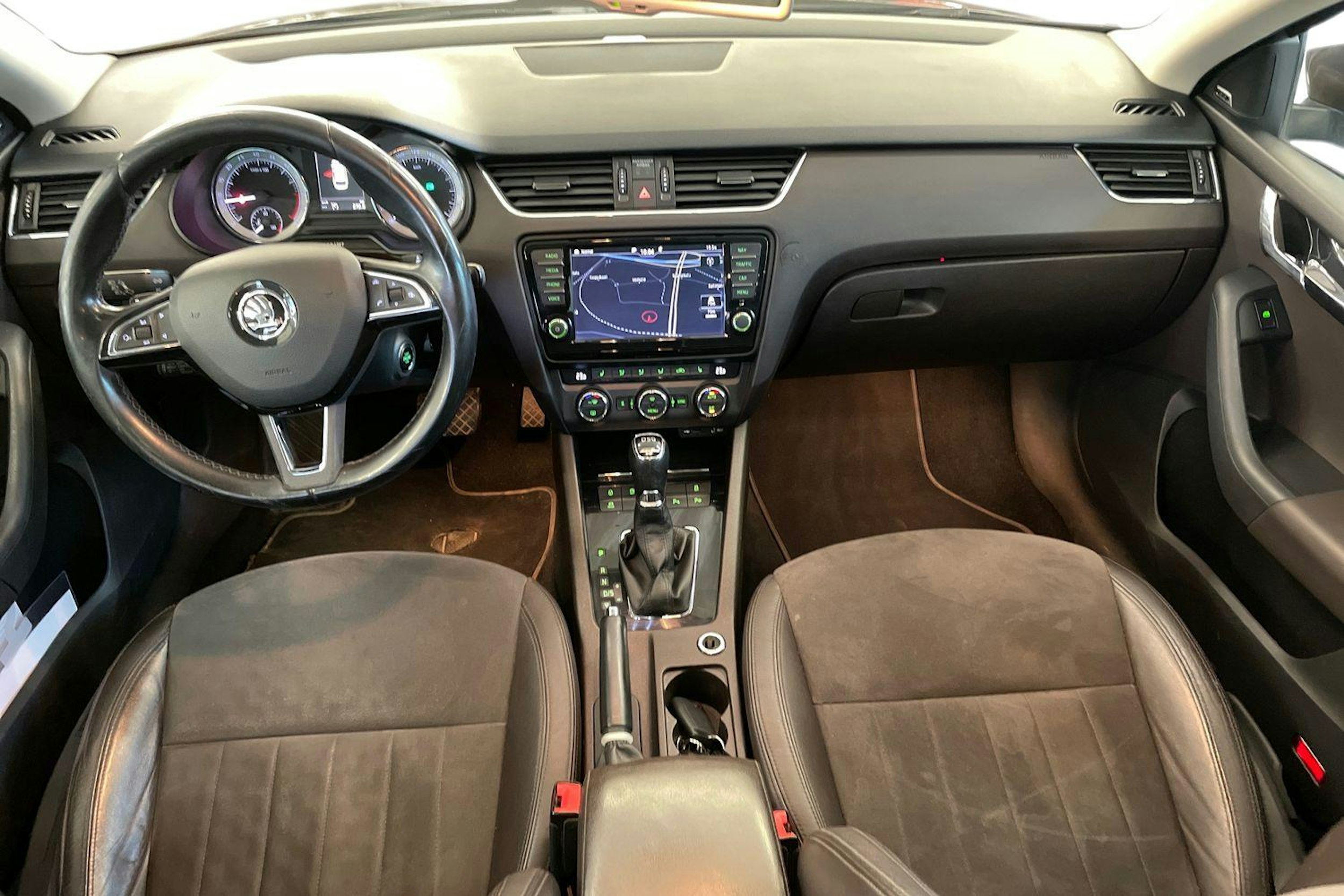 ruskea (beige) Skoda Octavia 2015 kuva 9.
