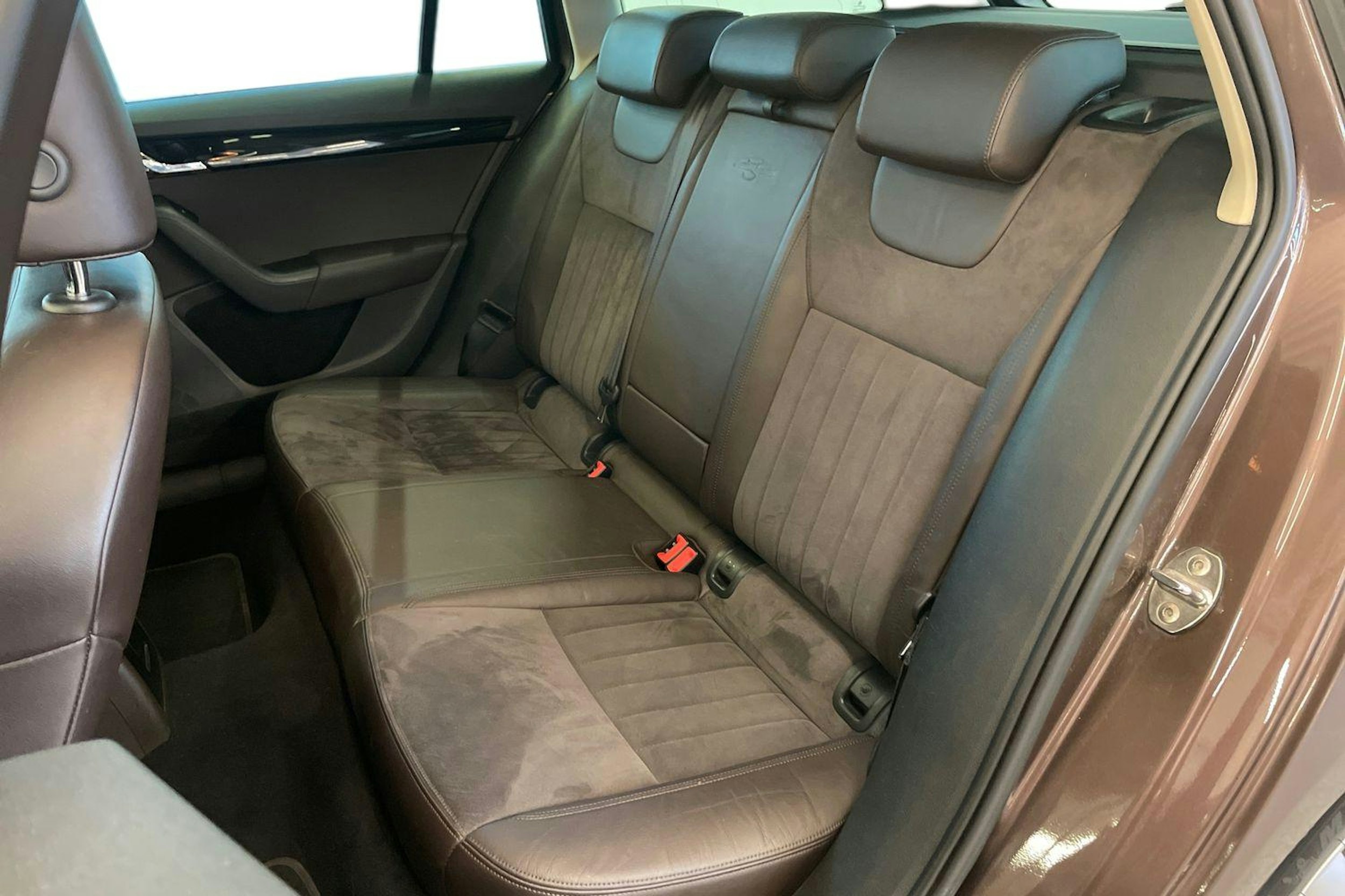 ruskea (beige) Skoda Octavia 2015 kuva 10.