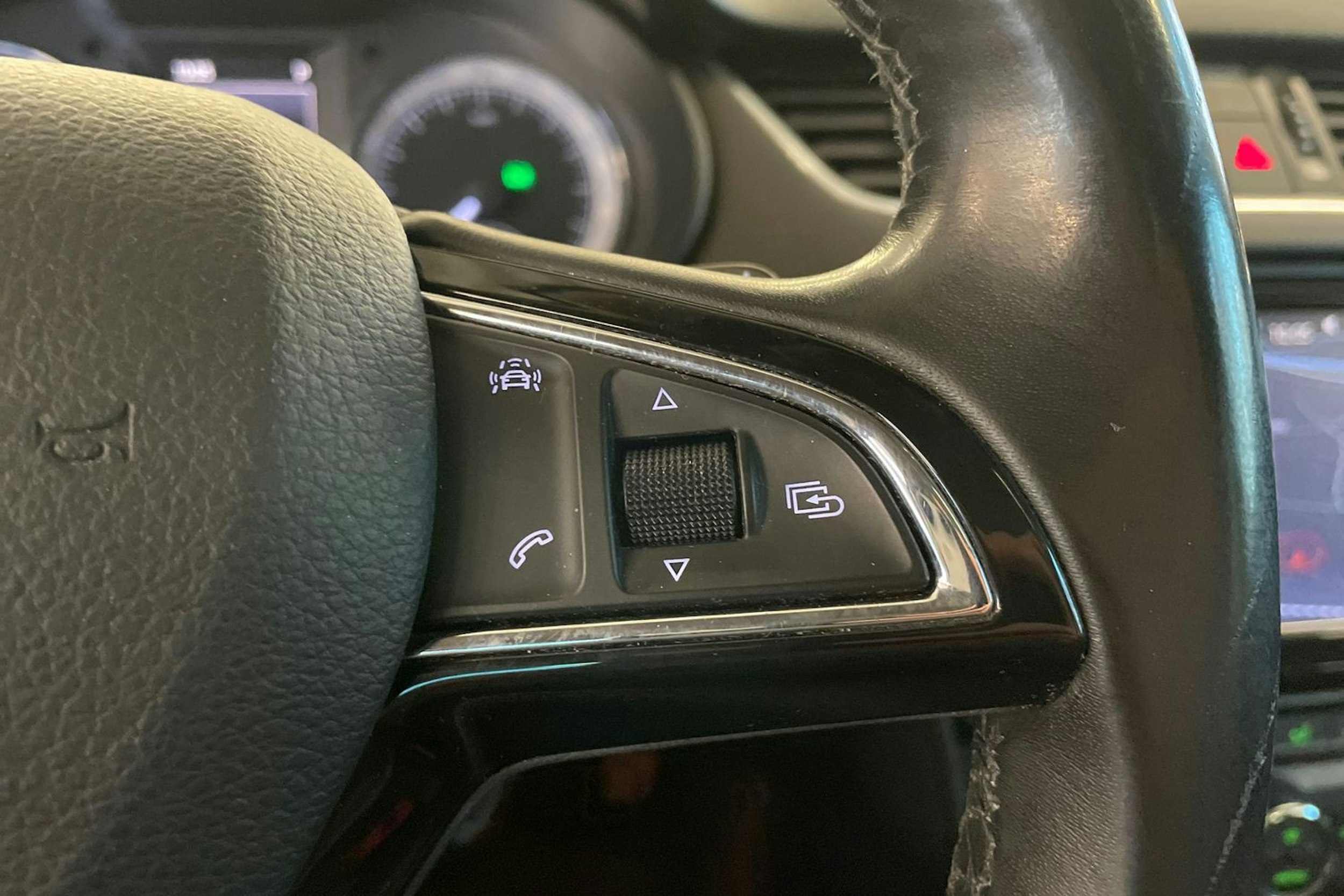 ruskea (beige) Skoda Octavia 2015 kuva 16.