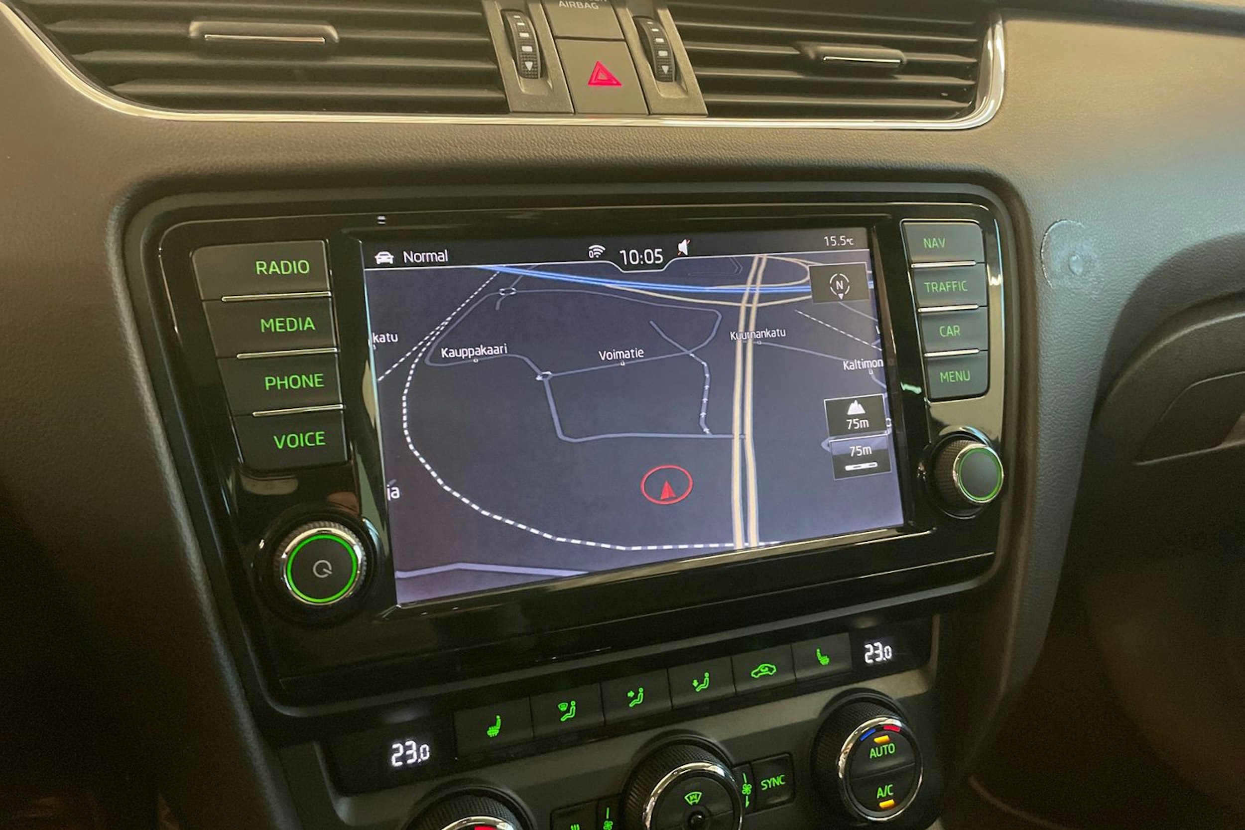 ruskea (beige) Skoda Octavia 2015 kuva 17.