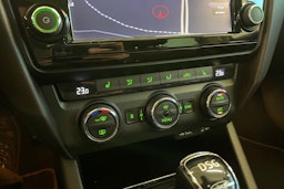 ruskea (beige) Skoda Octavia 2015 kuva 19.