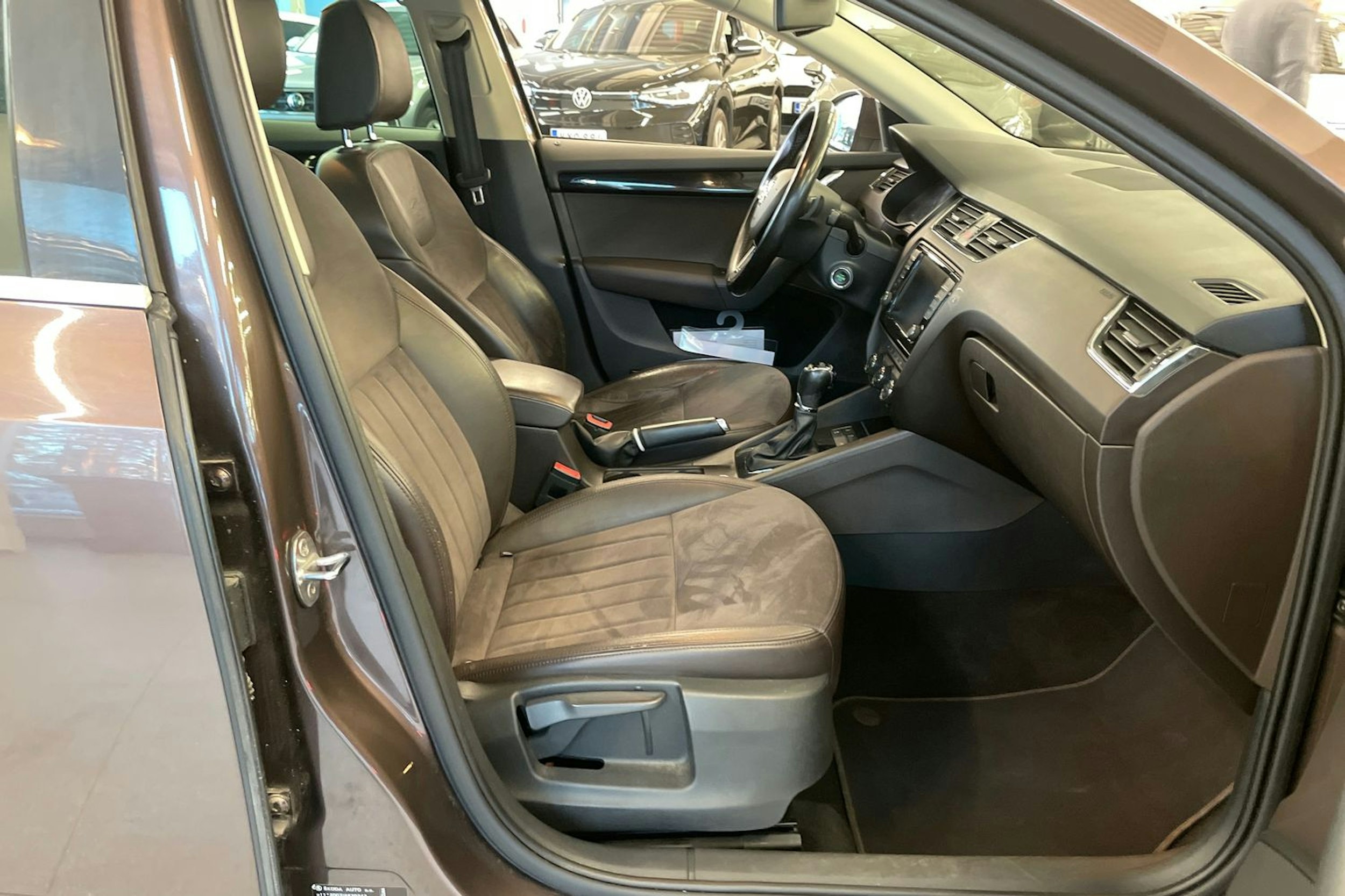 ruskea (beige) Skoda Octavia 2015 kuva 25.