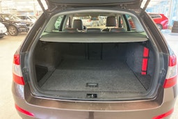 ruskea (beige) Skoda Octavia 2015 kuva 26.