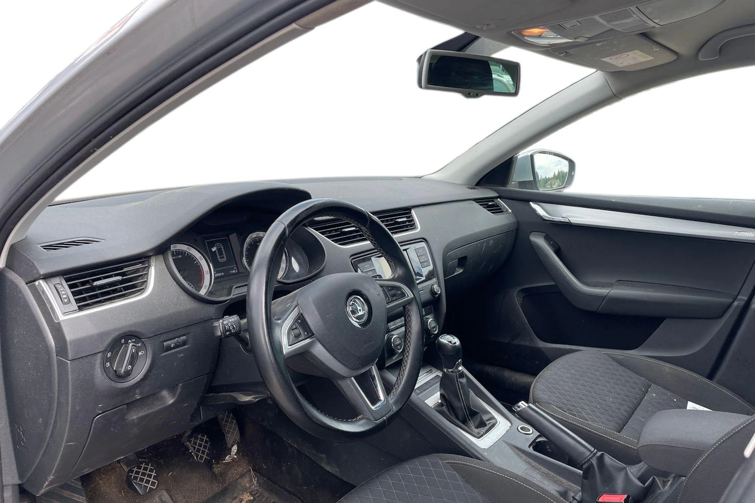 Harmaa Skoda OCTAVIA 2015 kuva 3.