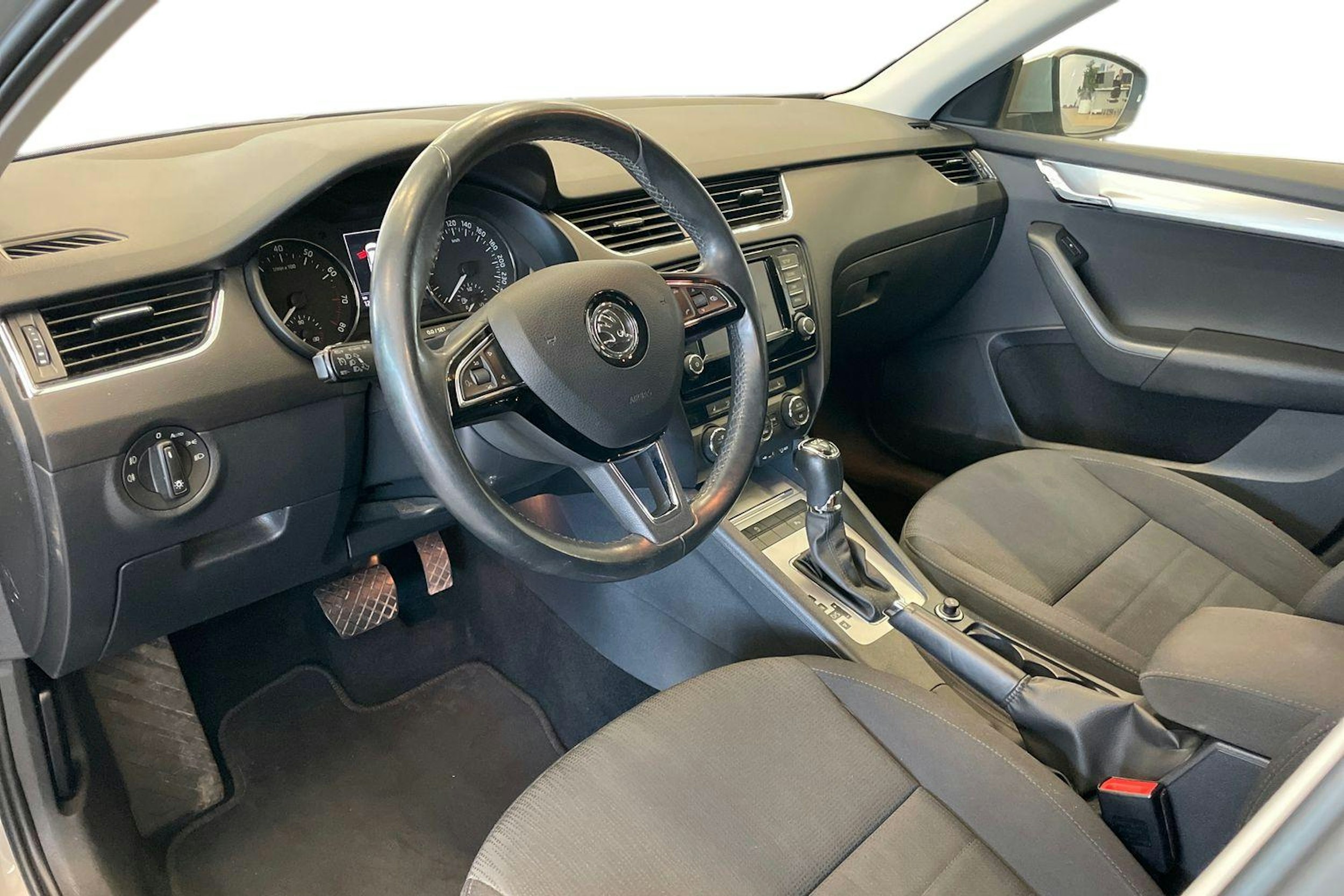 ruskea (beige) Skoda Octavia 2015 kuva 3.