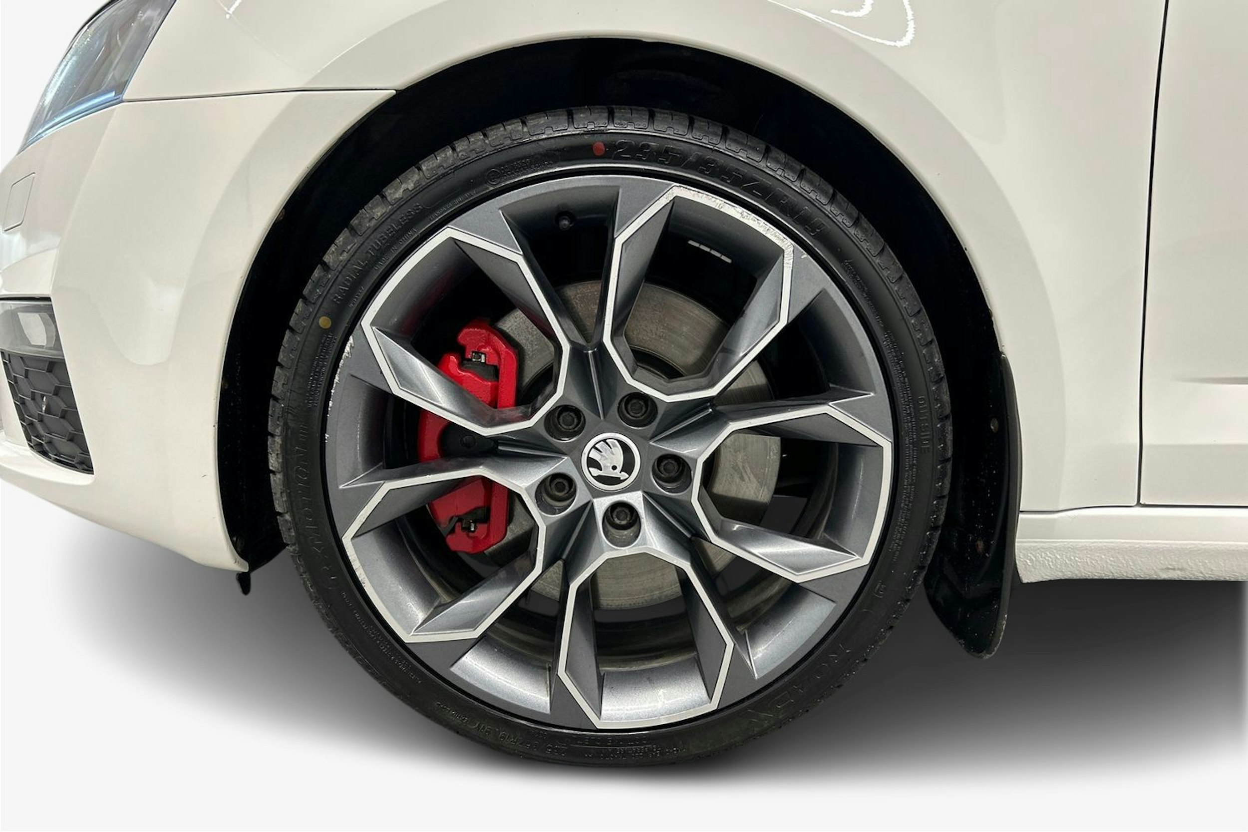 valkoinen Skoda Octavia 2015 kuva 11.