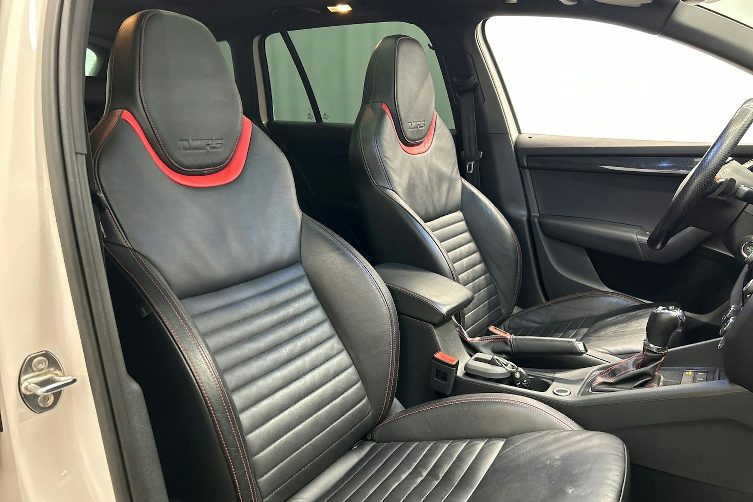 valkoinen Skoda Octavia 2015 kuva 18.