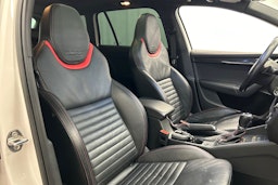 valkoinen Skoda Octavia 2015 kuva 18.