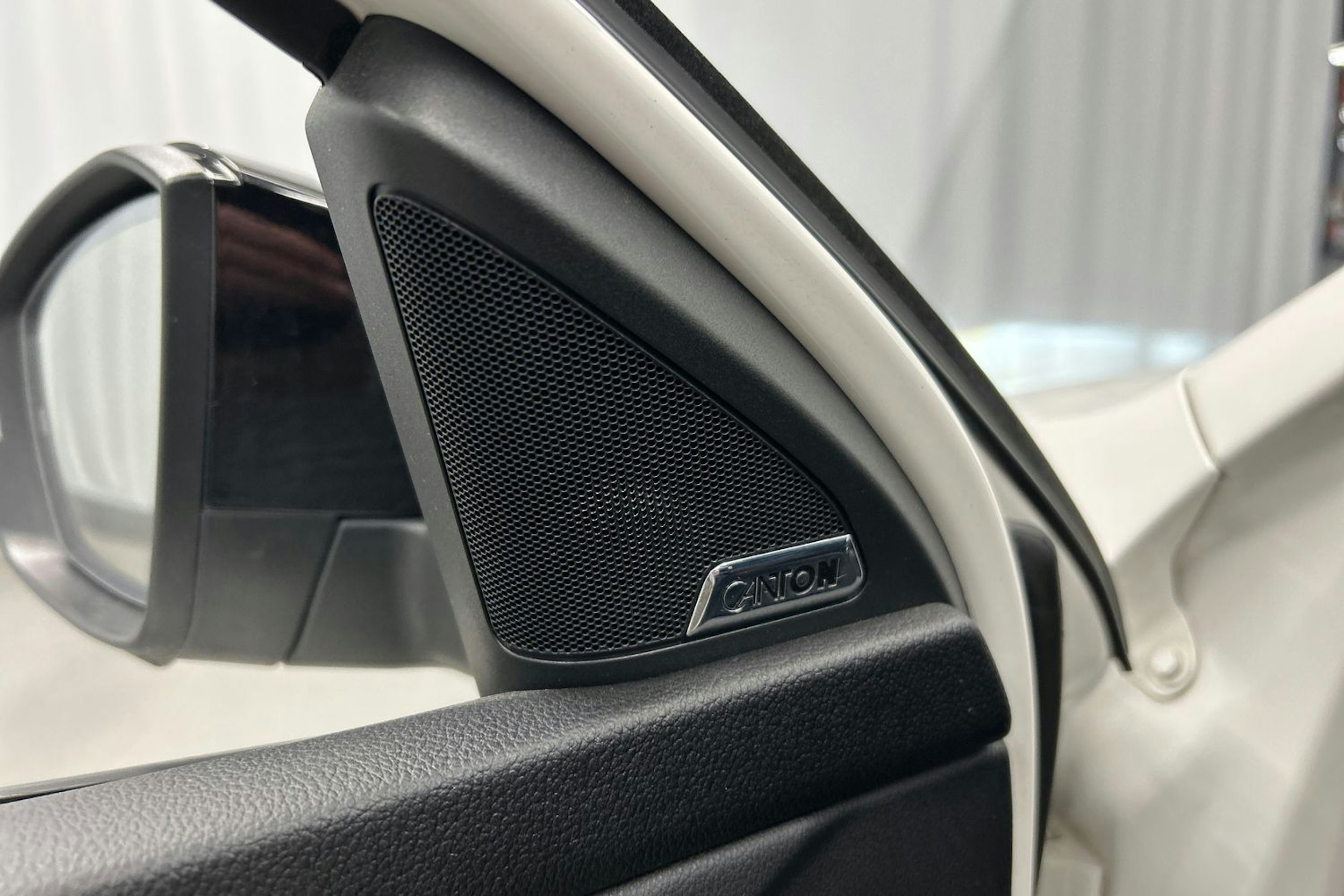 valkoinen Skoda Octavia 2015 kuva 19.