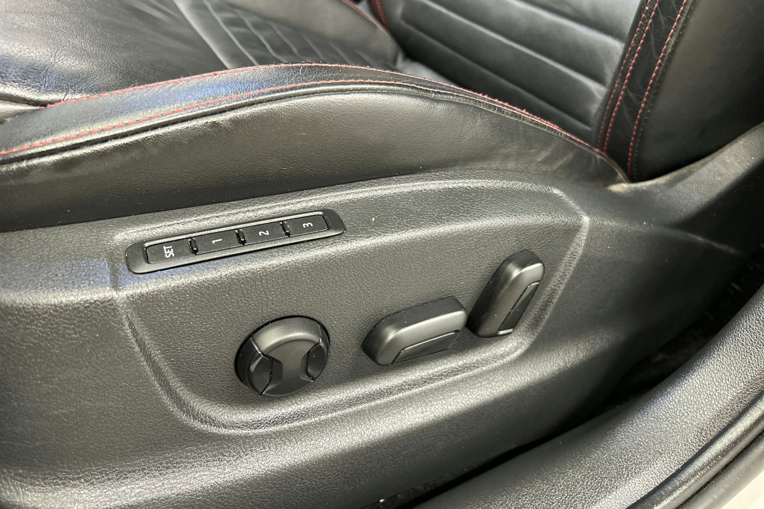 valkoinen Skoda Octavia 2015 kuva 20.