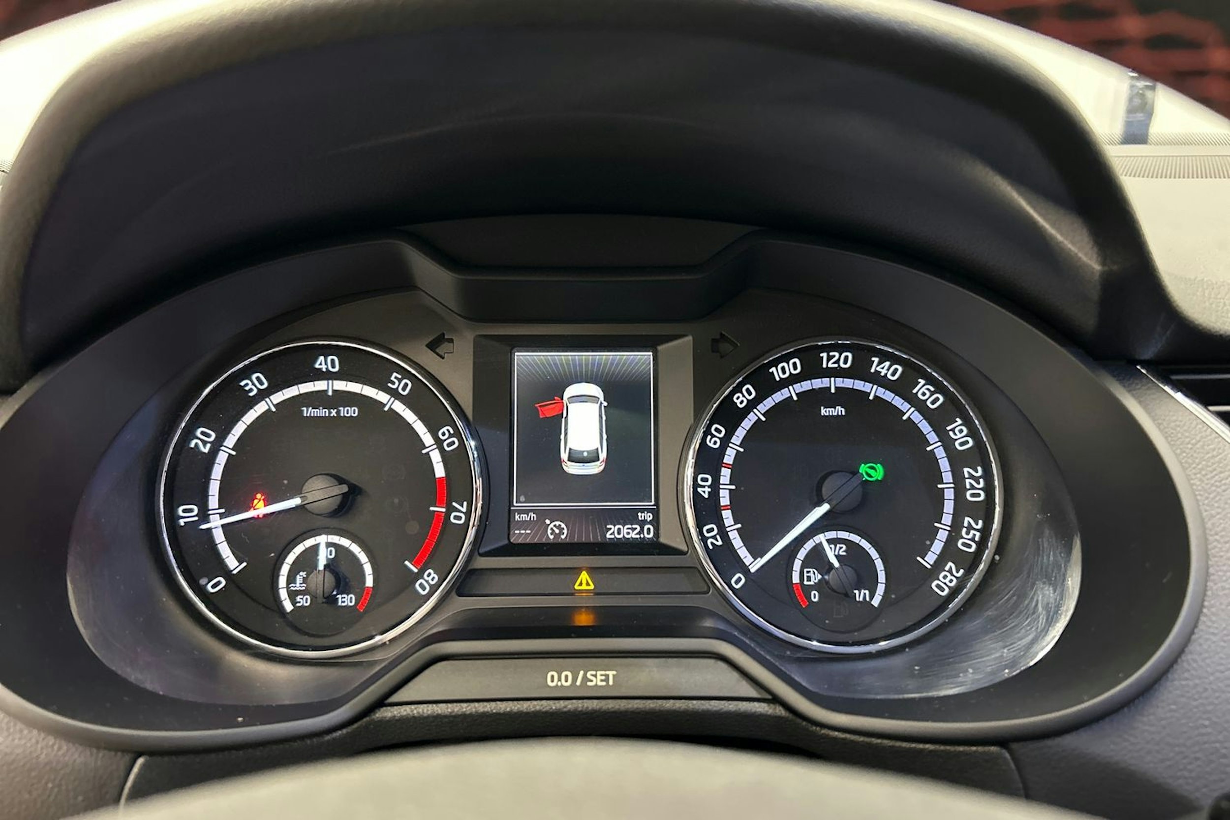 valkoinen Skoda Octavia 2015 kuva 21.