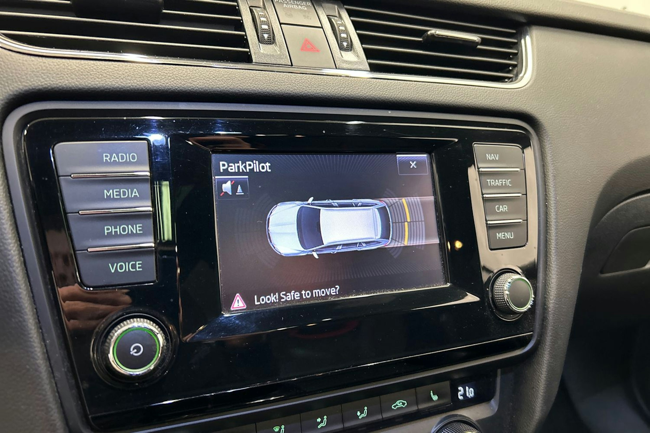 valkoinen Skoda Octavia 2015 kuva 23.