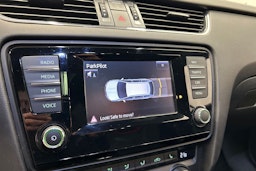 valkoinen Skoda Octavia 2015 kuva 23.