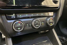 valkoinen Skoda Octavia 2015 kuva 26.