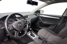 musta Skoda Octavia 2015 kuva 3.