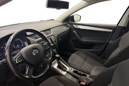 musta Skoda Octavia 2015 kuva 6.