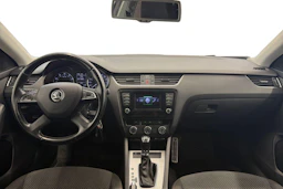 musta Skoda Octavia 2015 kuva 7.