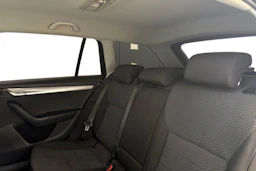 musta Skoda Octavia 2015 kuva 8.