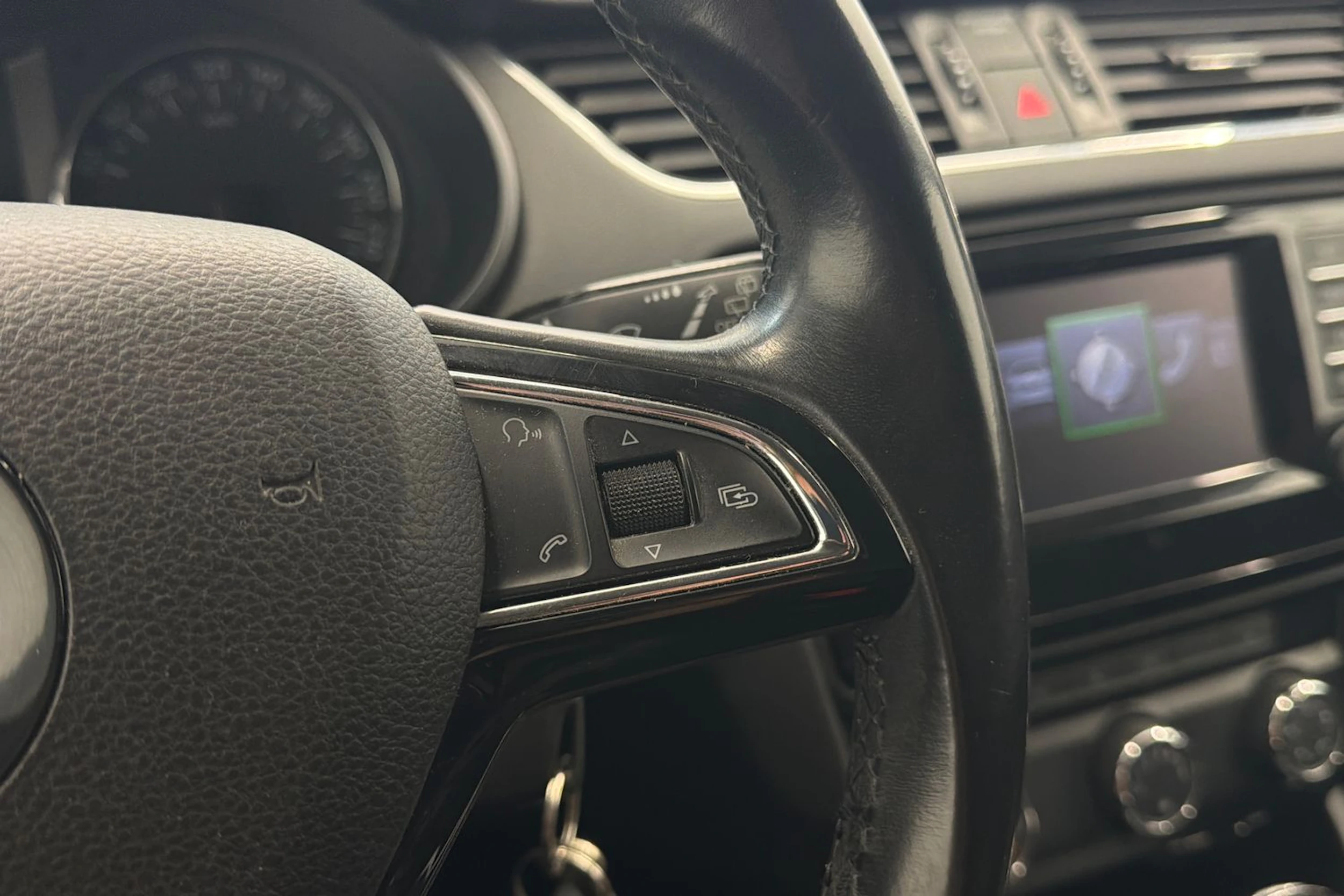 musta Skoda Octavia 2015 kuva 18.