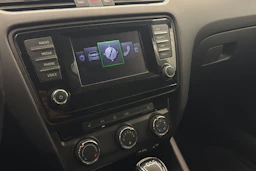 musta Skoda Octavia 2015 kuva 21.