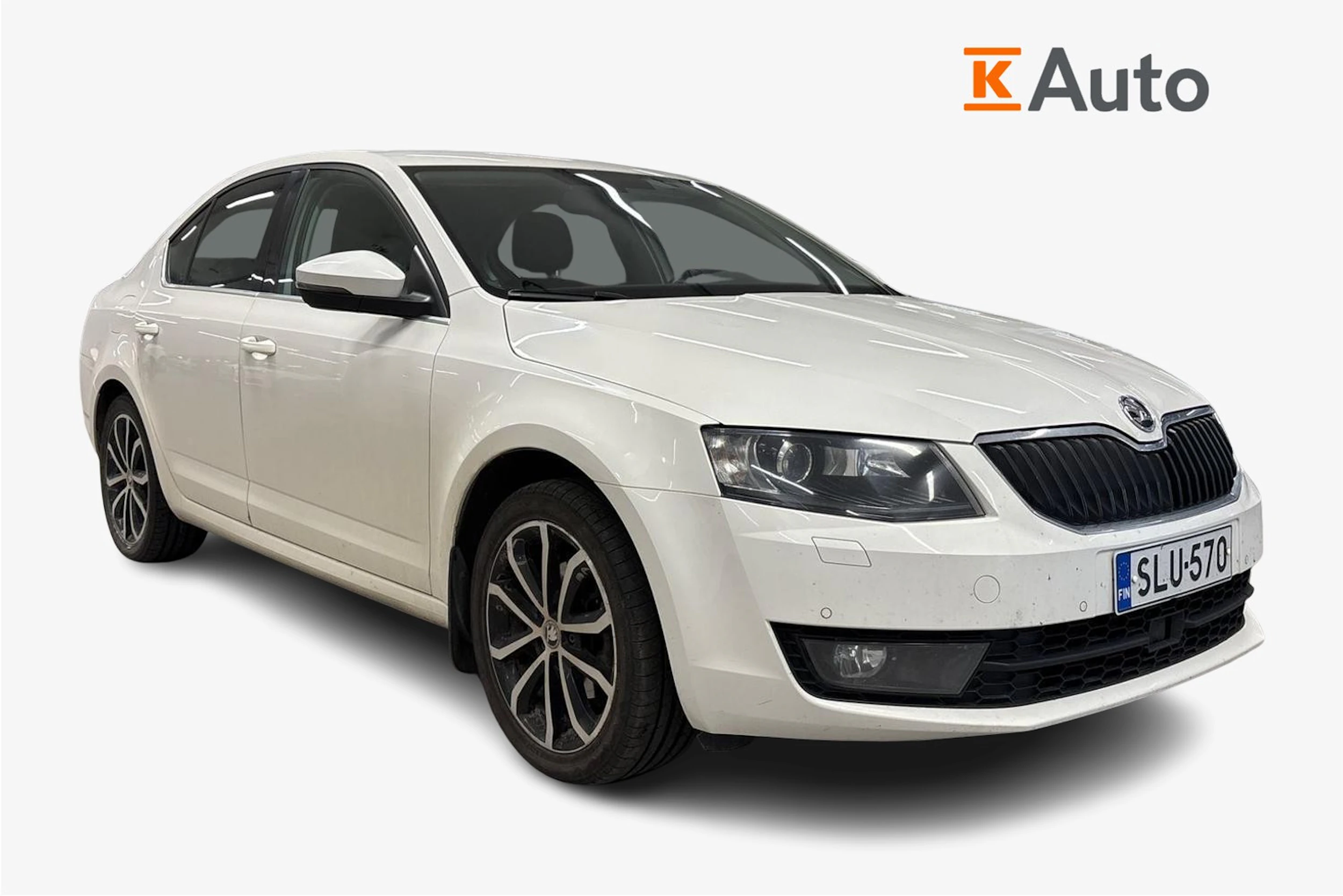 valkoinen Skoda Octavia 2015 kuva 1.