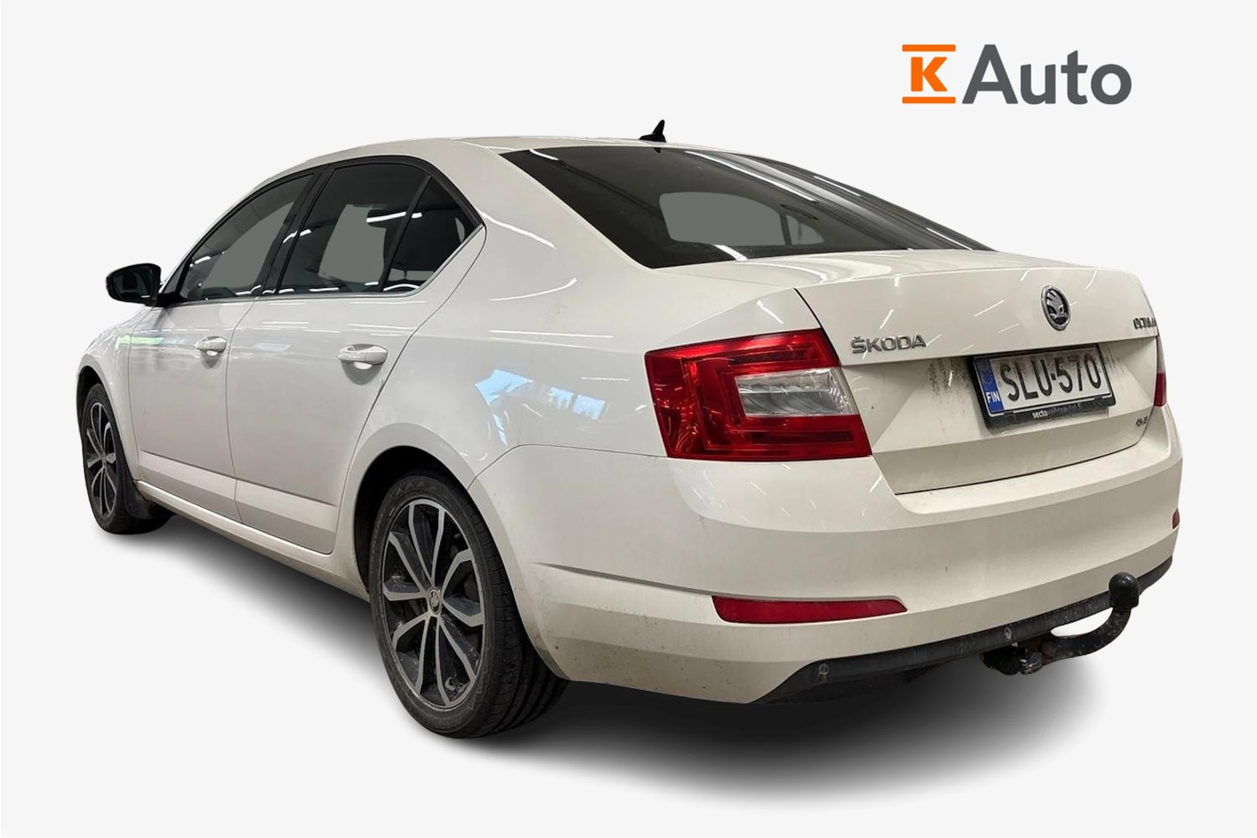 valkoinen Skoda Octavia 2015 kuva 2.