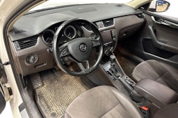 valkoinen Skoda Octavia 2015 kuva 3.