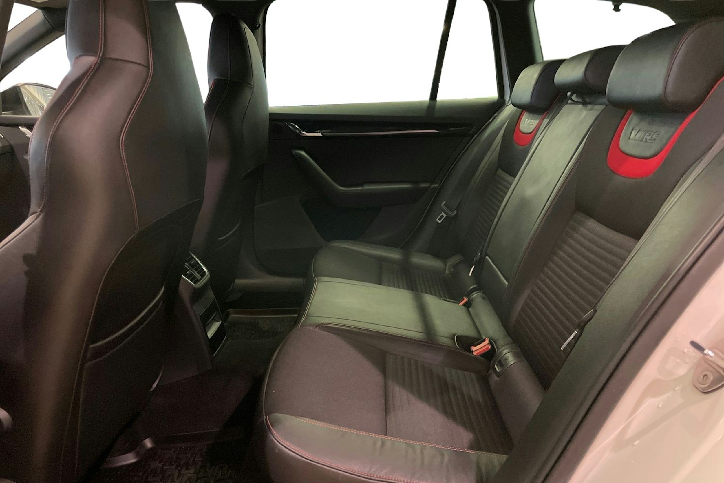 Valkoinen Skoda OCTAVIA 2015 kuva 10.