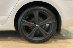 Valkoinen Skoda OCTAVIA 2015 kuva 13.