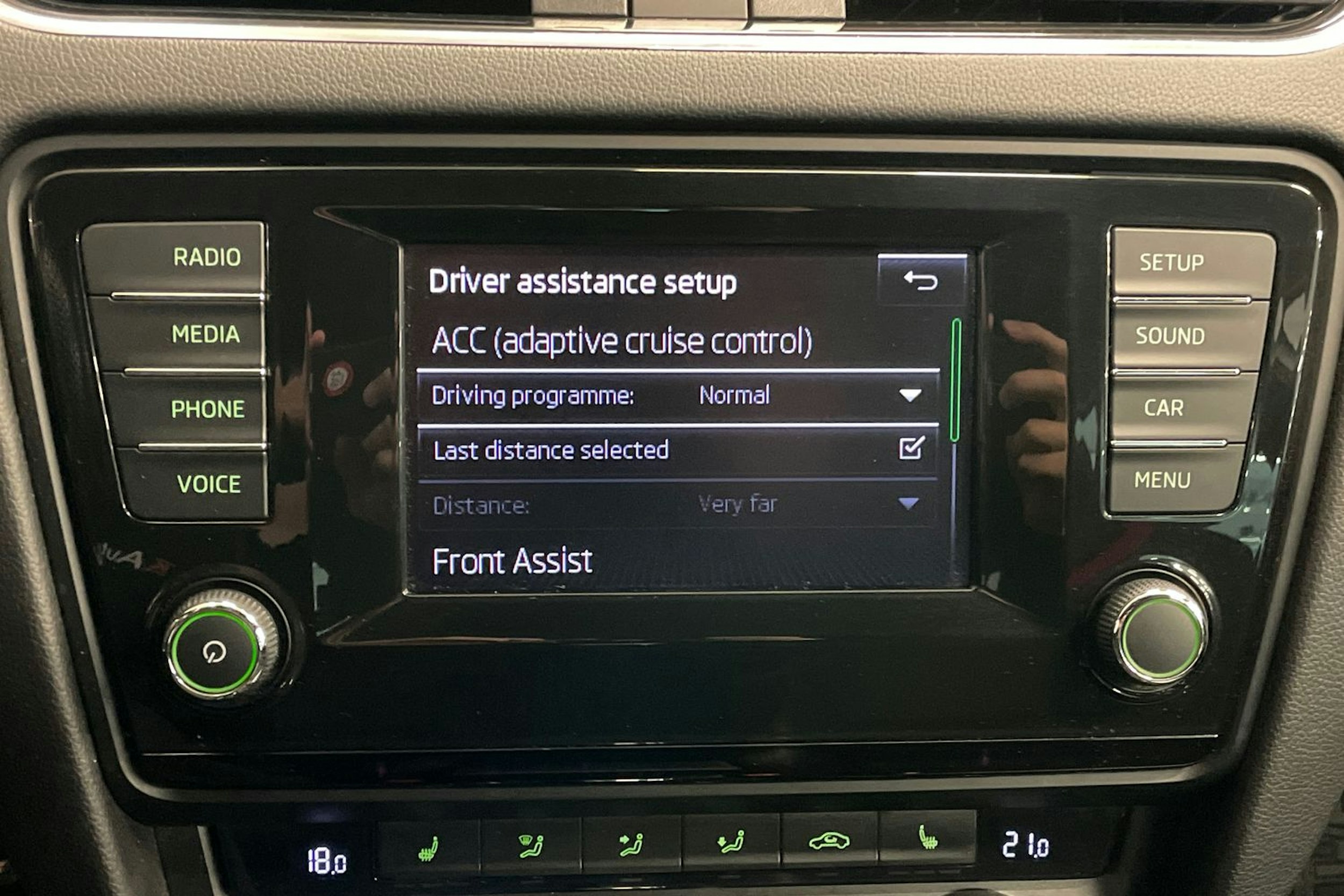 Valkoinen Skoda OCTAVIA 2015 kuva 14.