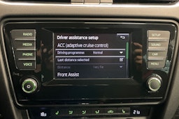 Valkoinen Skoda OCTAVIA 2015 kuva 14.