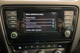 Valkoinen Skoda OCTAVIA 2015 kuva 15.
