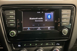 Valkoinen Skoda OCTAVIA 2015 kuva 16.