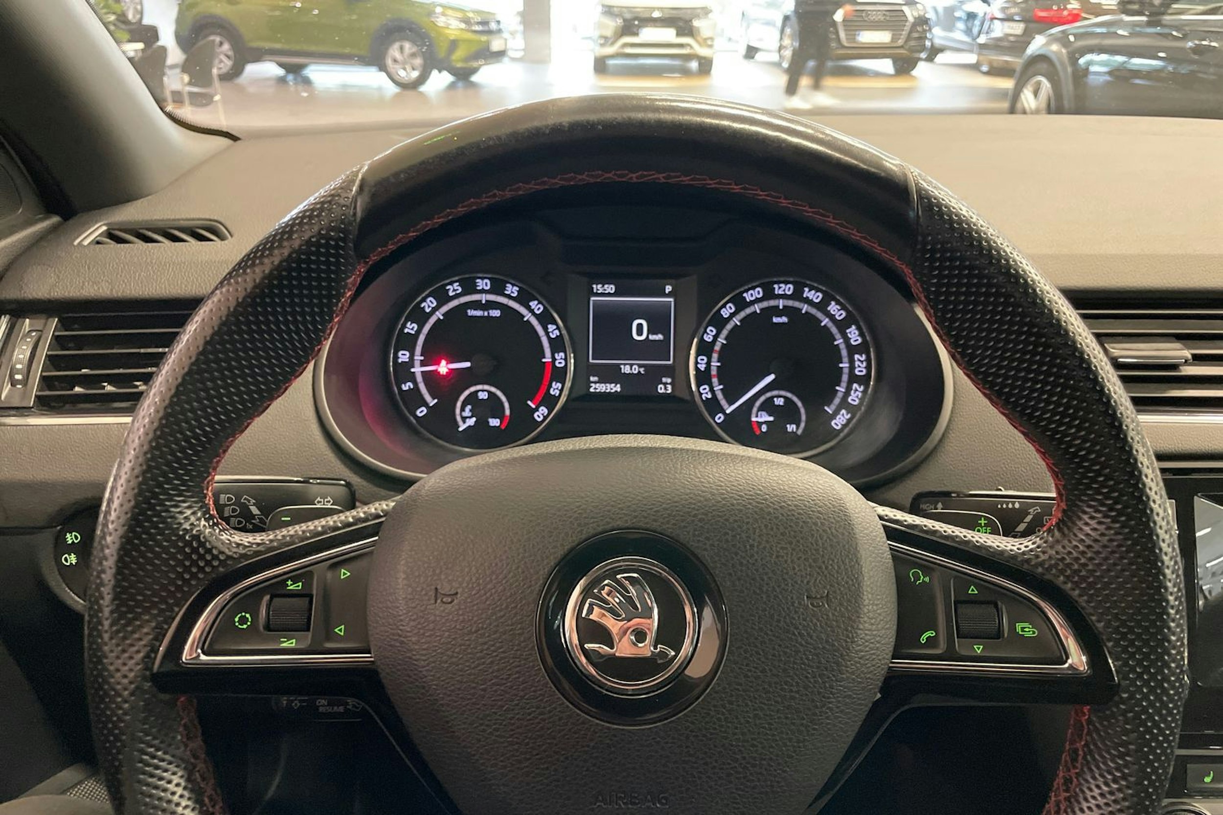 Valkoinen Skoda OCTAVIA 2015 kuva 20.
