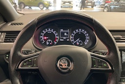 Valkoinen Skoda OCTAVIA 2015 kuva 20.