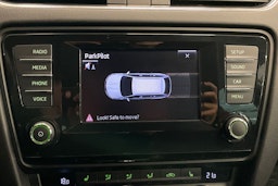 Valkoinen Skoda OCTAVIA 2015 kuva 21.
