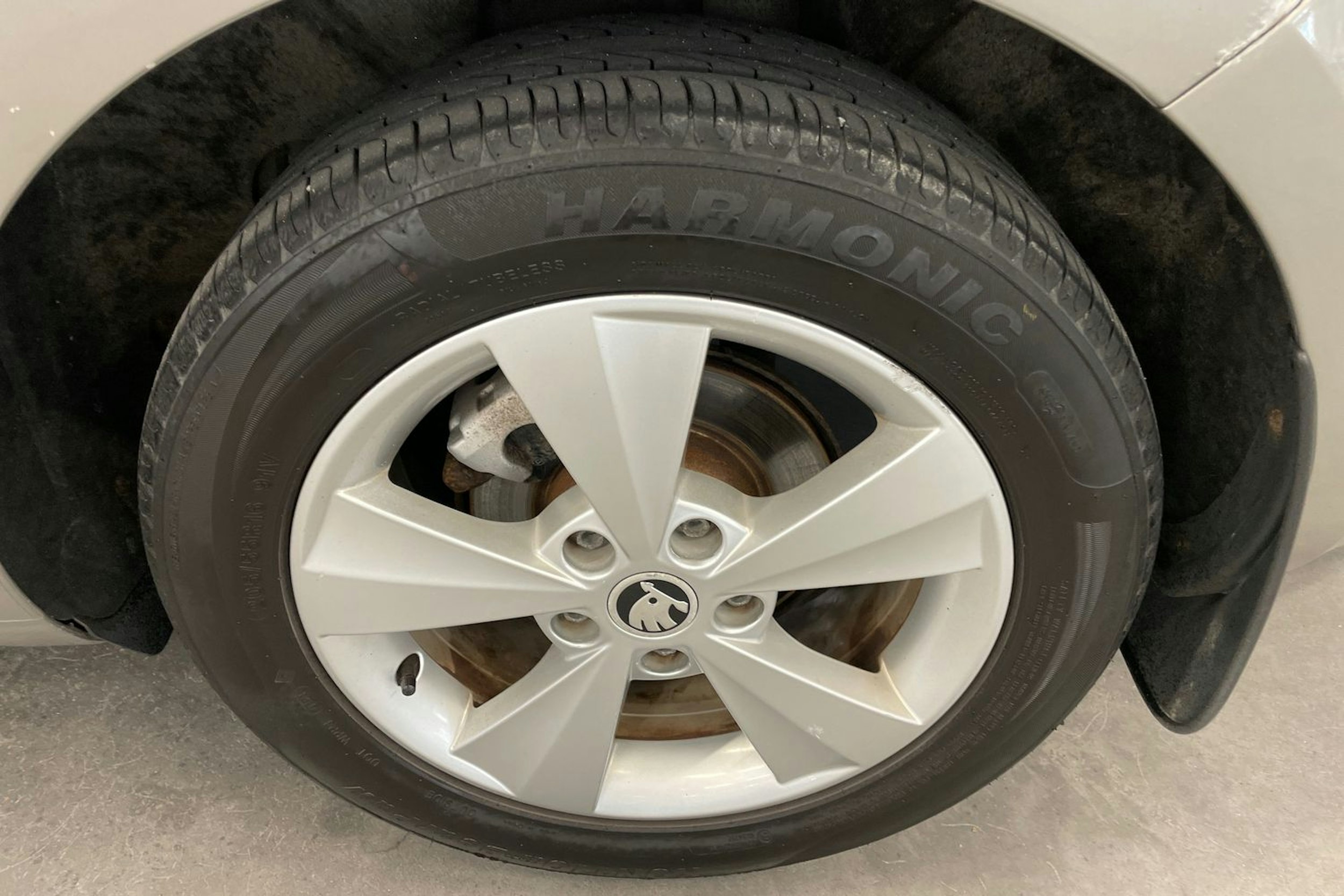 ruskea (beige) Skoda Octavia 2015 kuva 13.