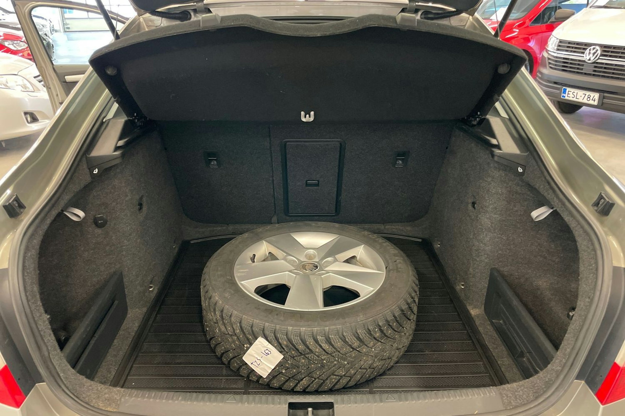 ruskea (beige) Skoda Octavia 2015 kuva 15.
