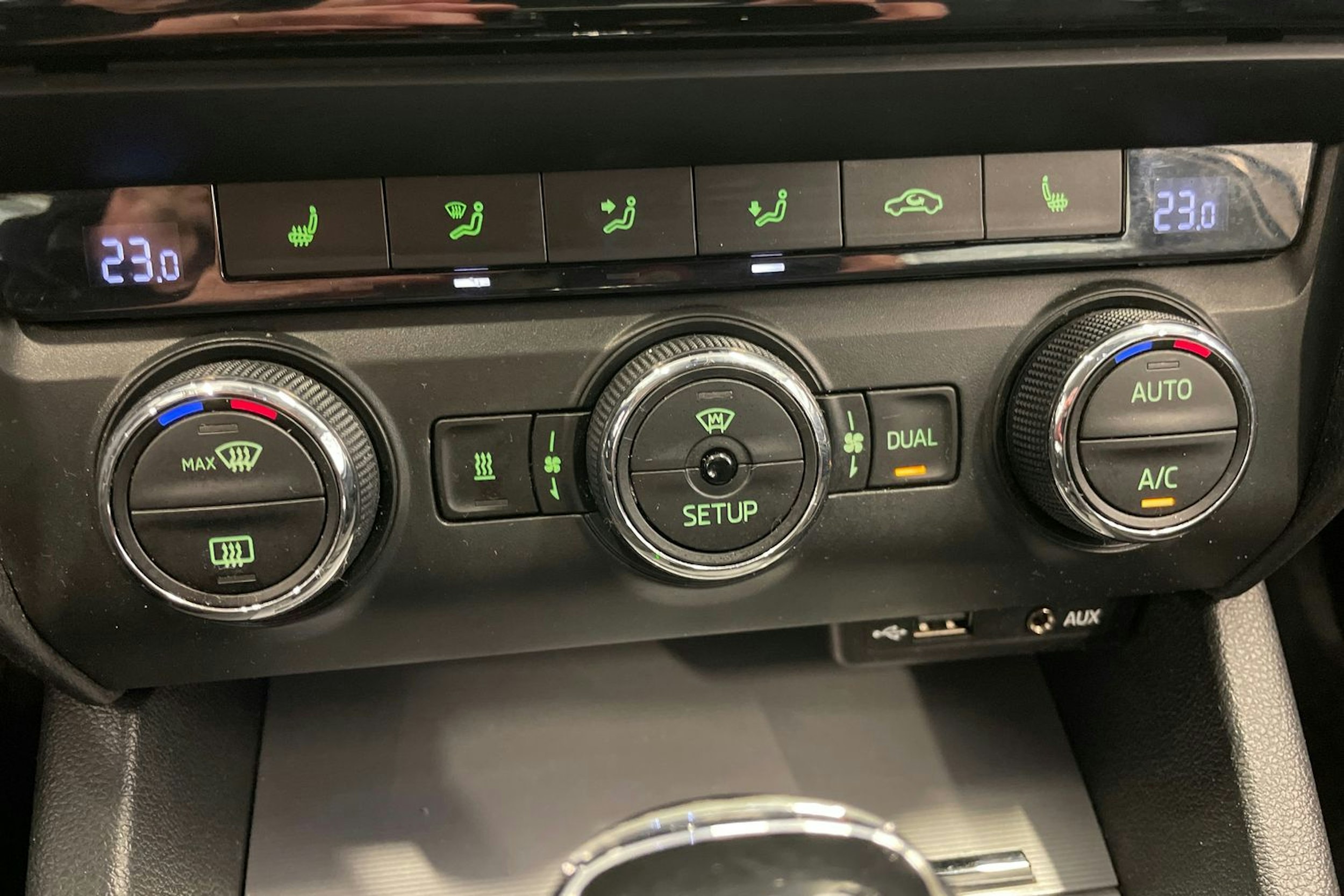 ruskea (beige) Skoda Octavia 2015 kuva 18.